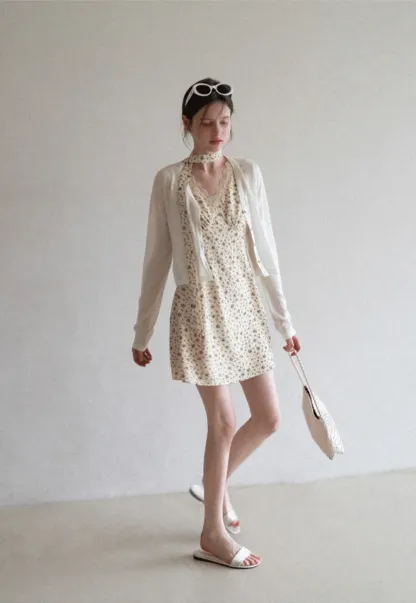 Floral Print Sleeveless Dress with Lace Trim and Choker Neckline