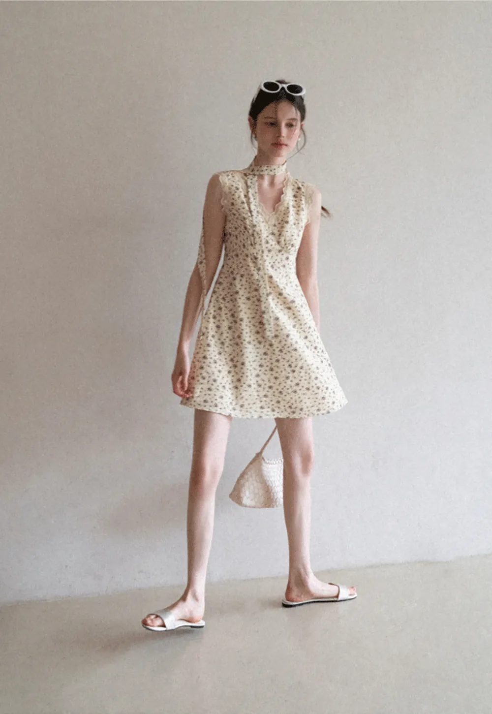 Floral Print Sleeveless Dress with Lace Trim and Choker Neckline