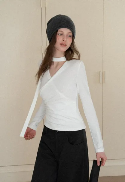 V neck long sleeve top with choker design