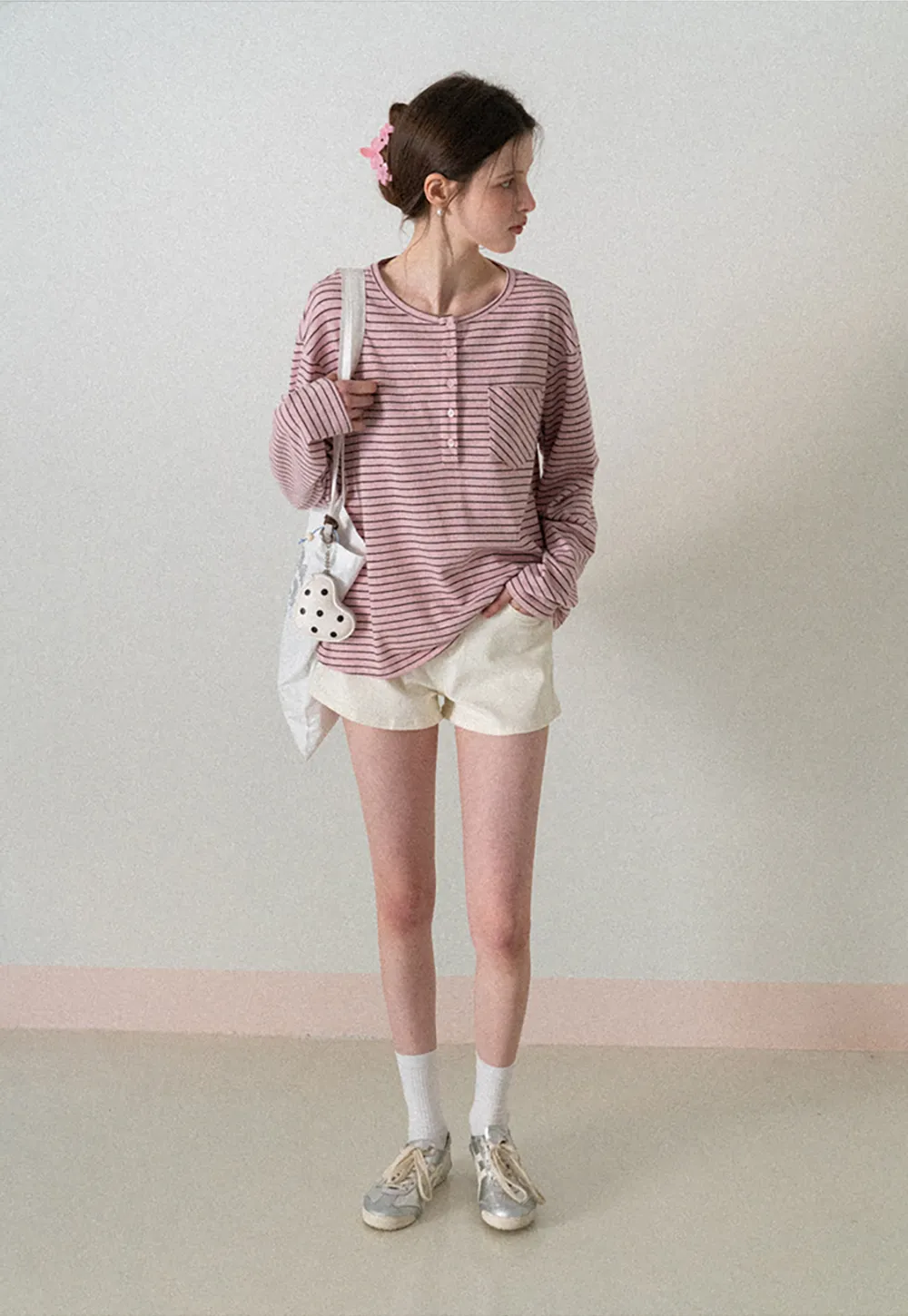 High waist denim shorts with belt loop and front pockets