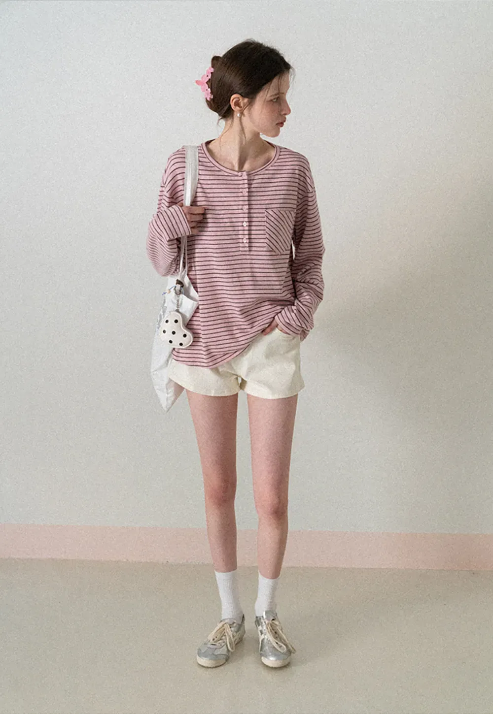 High waist denim shorts with belt loop and front pockets