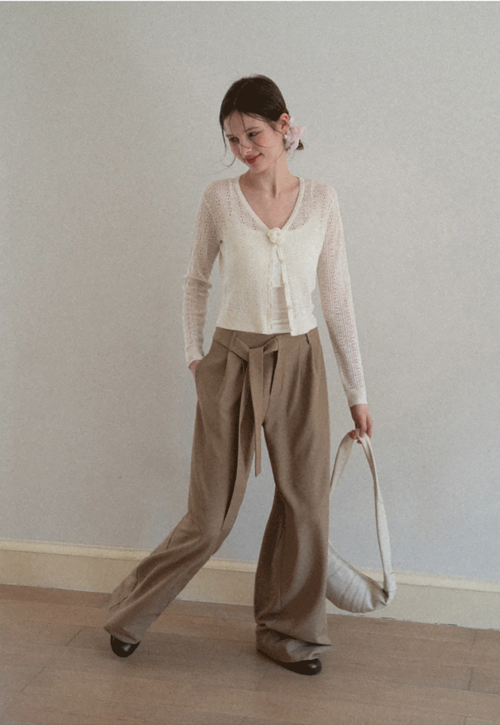 V Neck Cropped Knit Cardigan with Floral Button