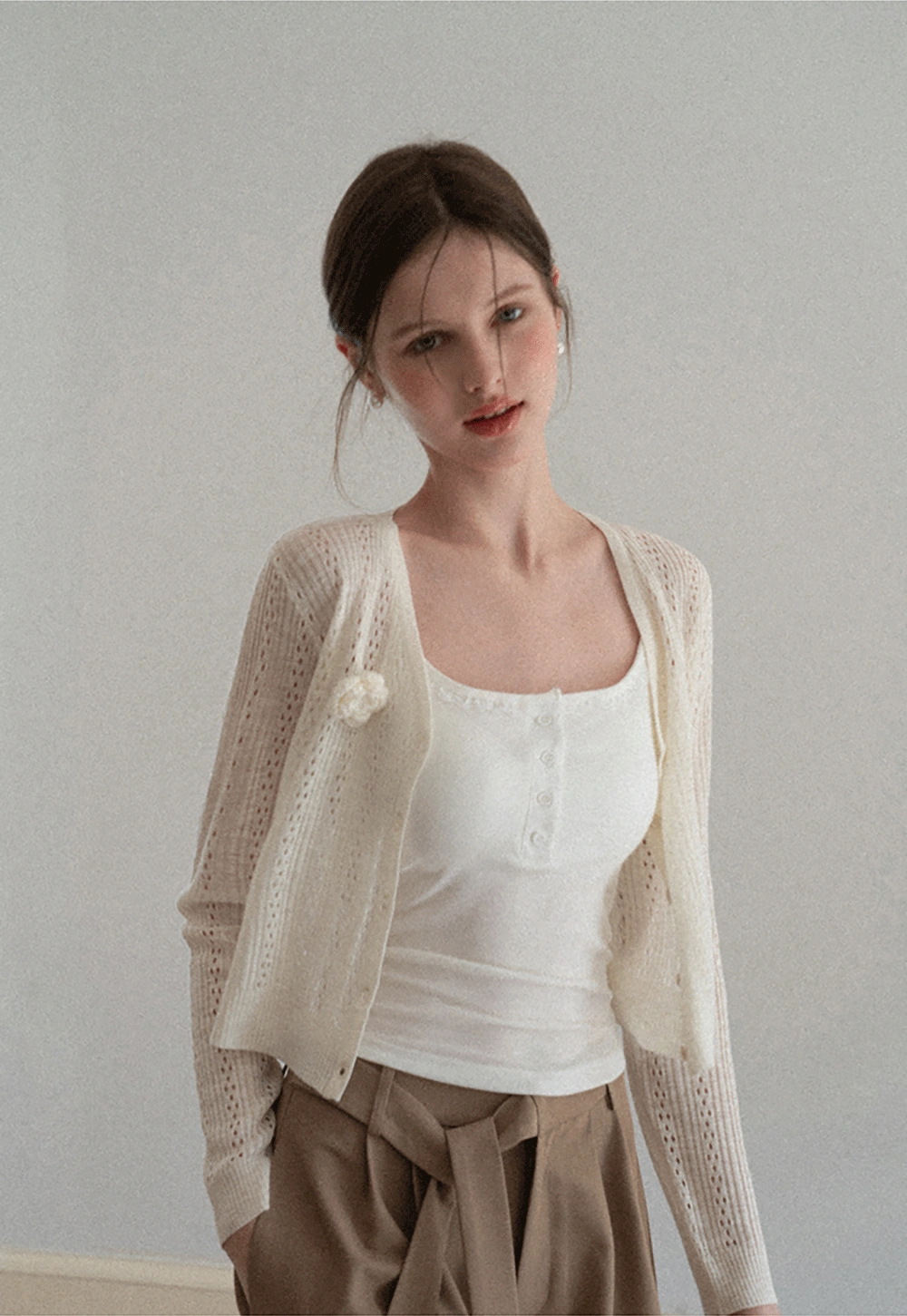 V Neck Cropped Knit Cardigan with Floral Button