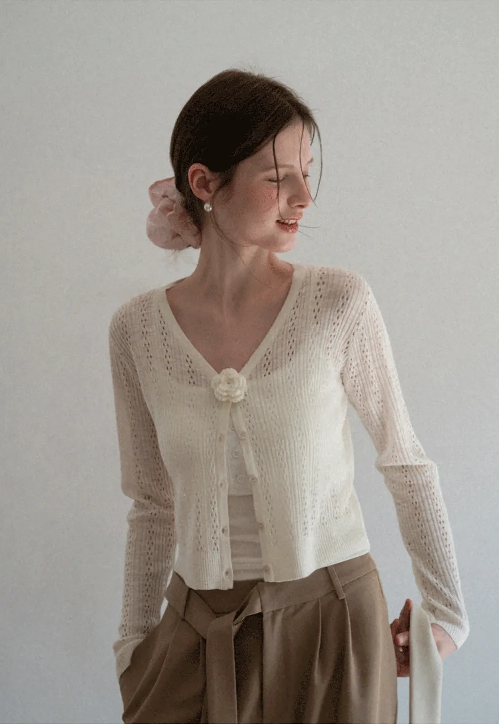 V Neck Cropped Knit Cardigan with Floral Button