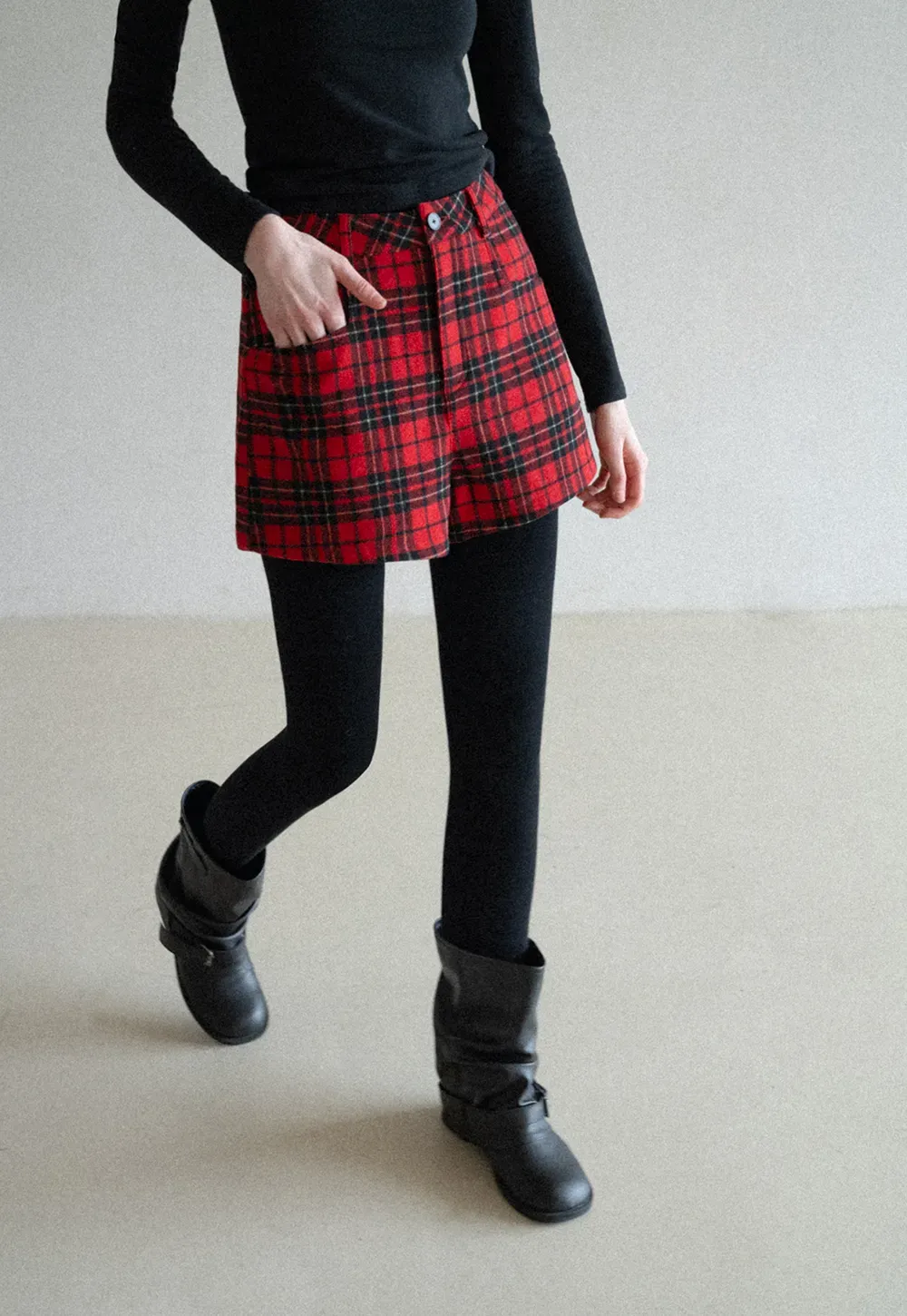 High waist plaid shorts with front pocket design