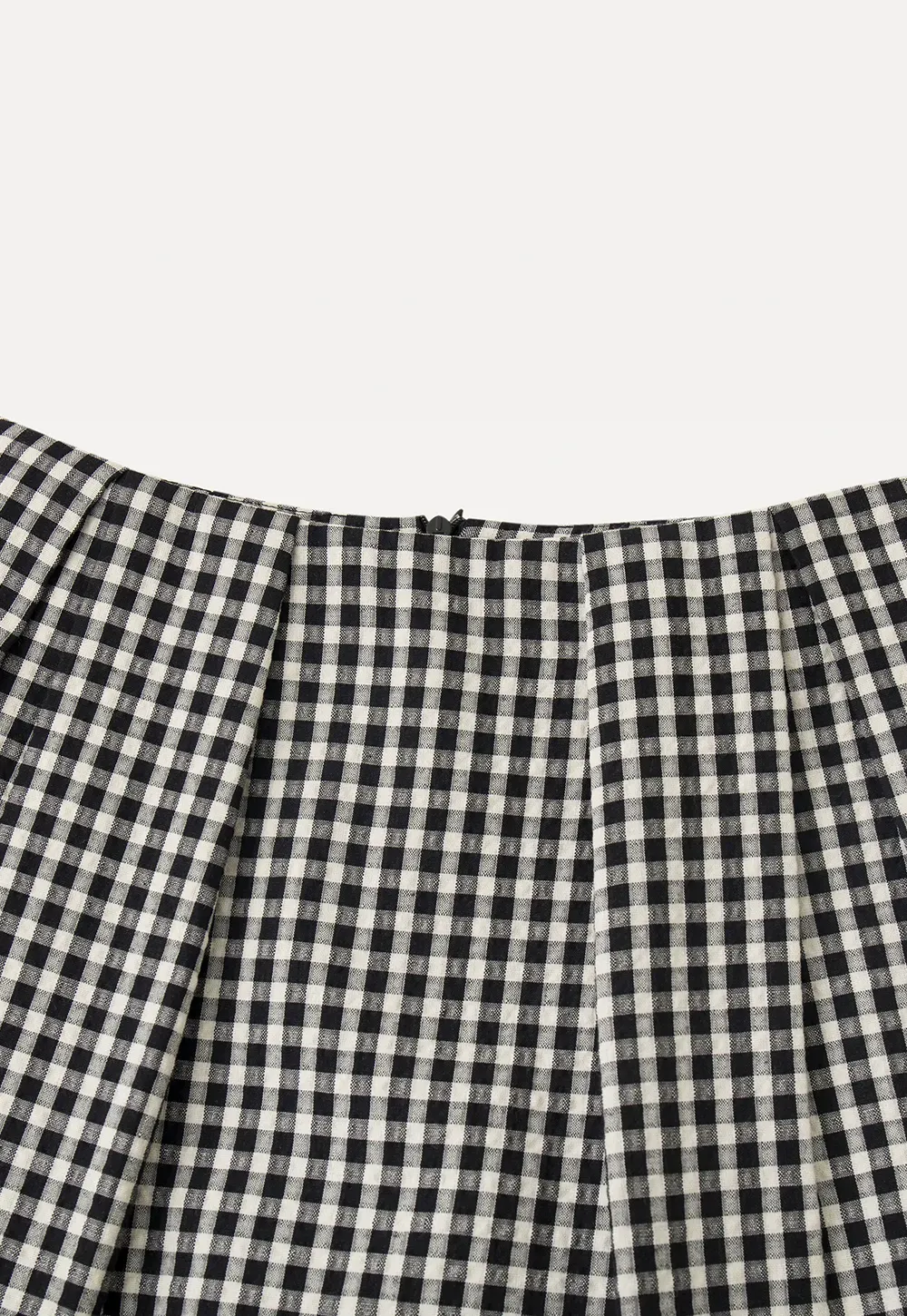 Plaid skirt with pleats and ruffled top