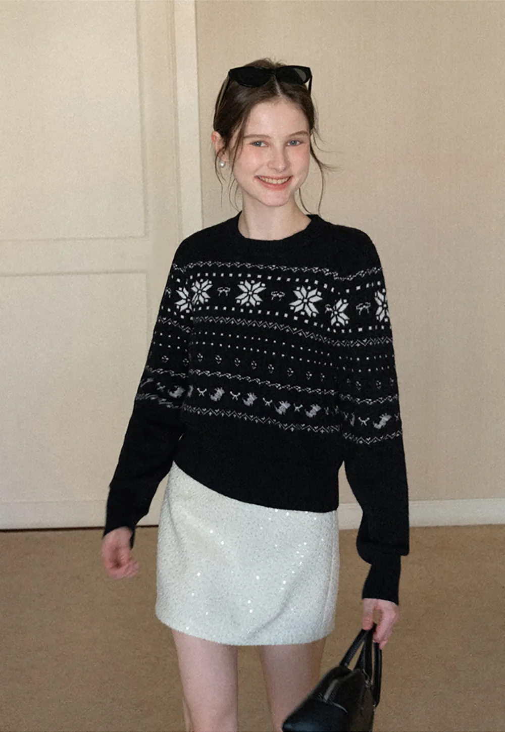 Winter Snowflake Knit Sweater with Round Neck Design