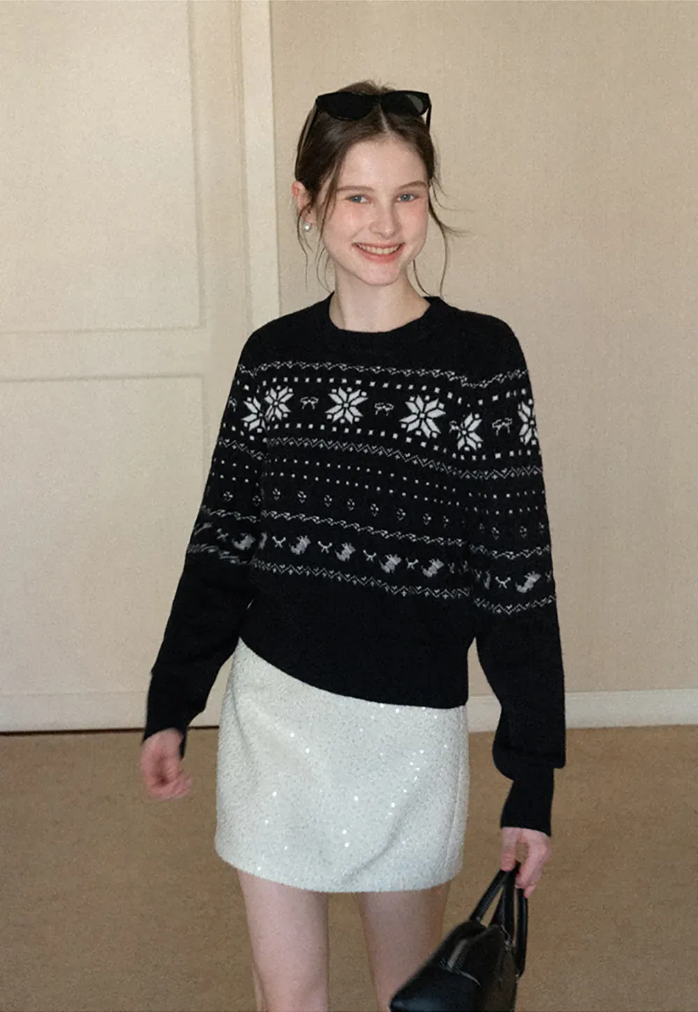 Winter Snowflake Knit Sweater with Round Neck Design