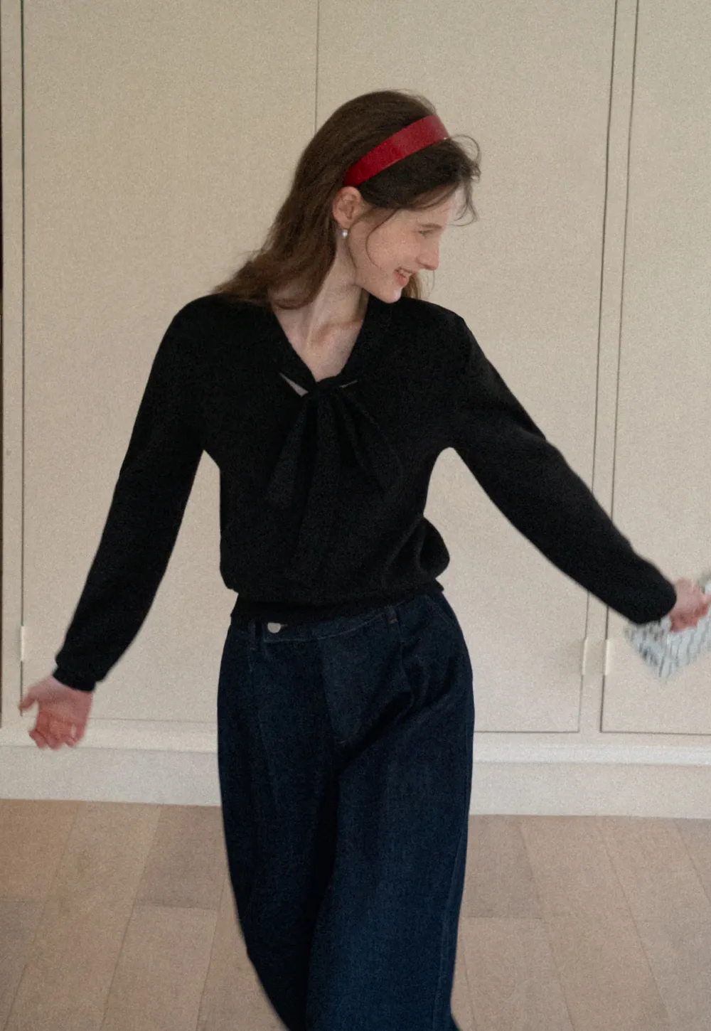 Elegant Black Top with Bow Detail Wide Leg Jeans Set