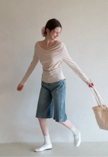 Long sleeve top with ruffled hem and cuffs