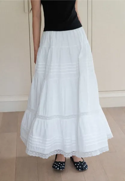 Tiered long skirt with lace trim