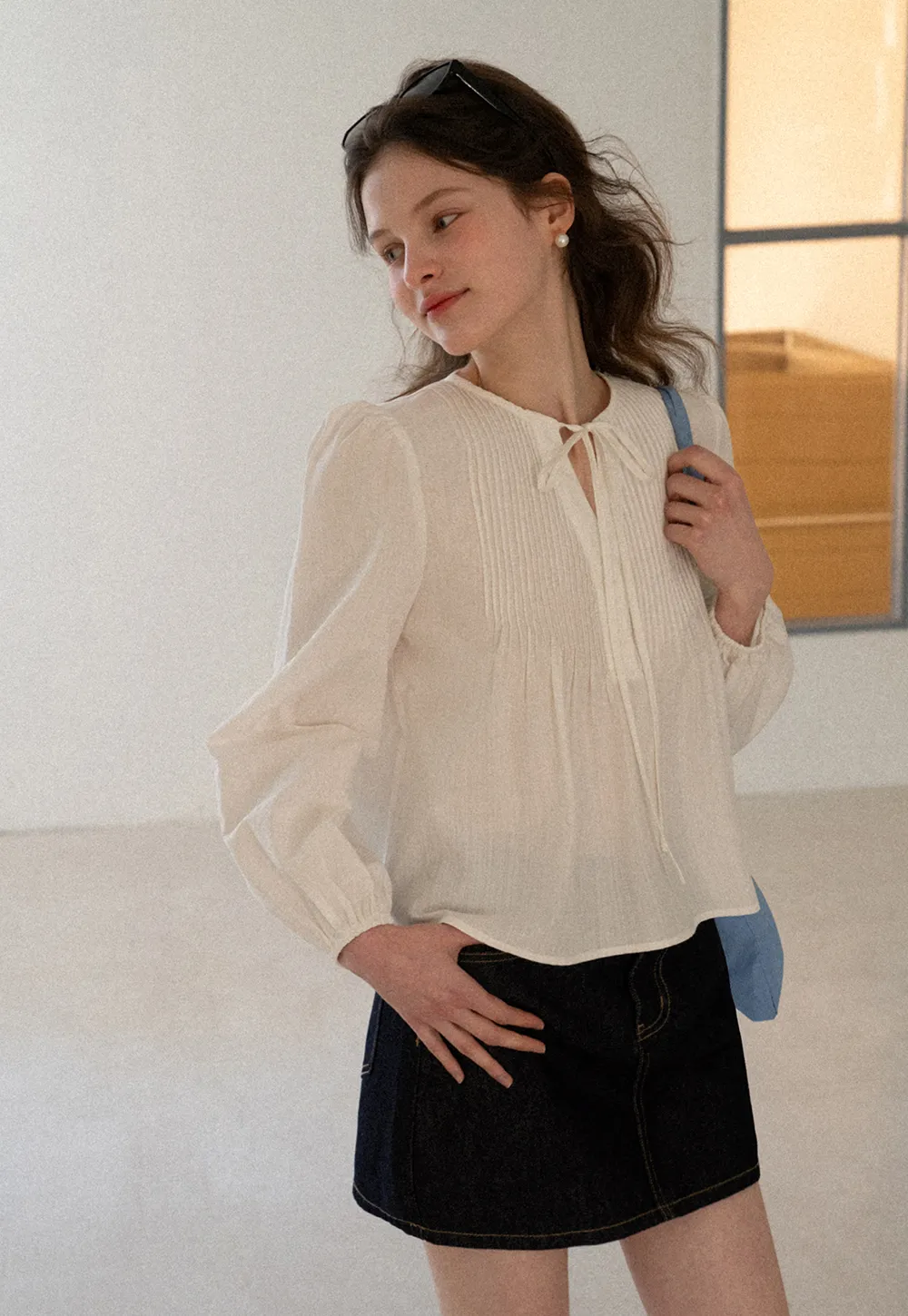 Pleated blouse with tie neck and long sleeves