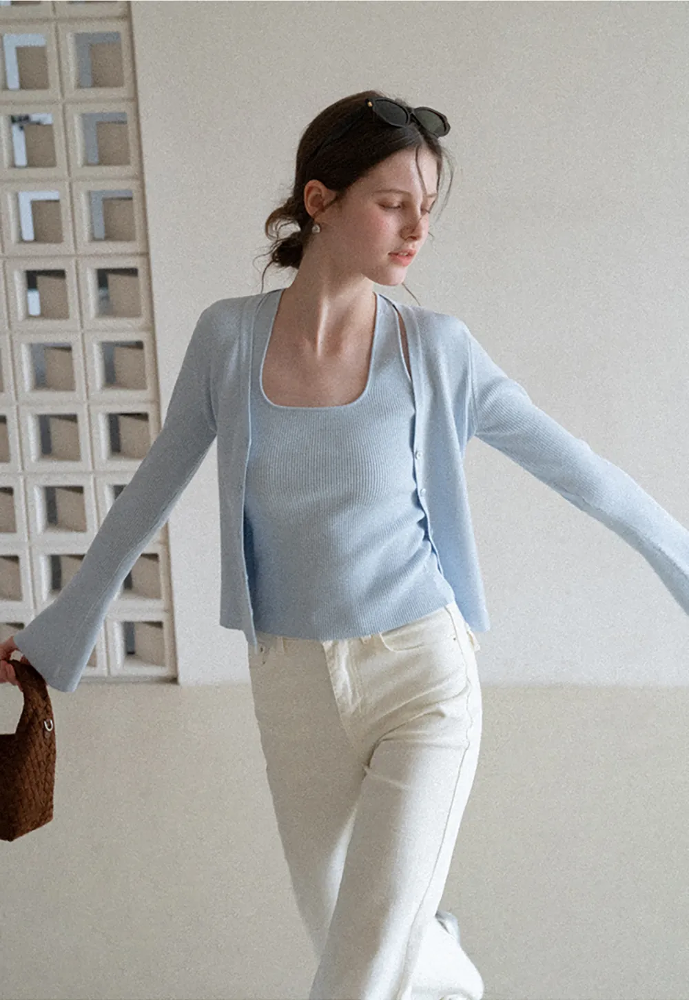 flared high waist jeans with back pocket design