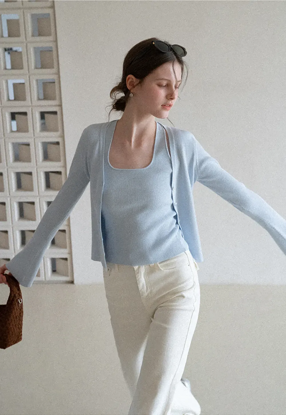 flared high waist jeans with back pocket design