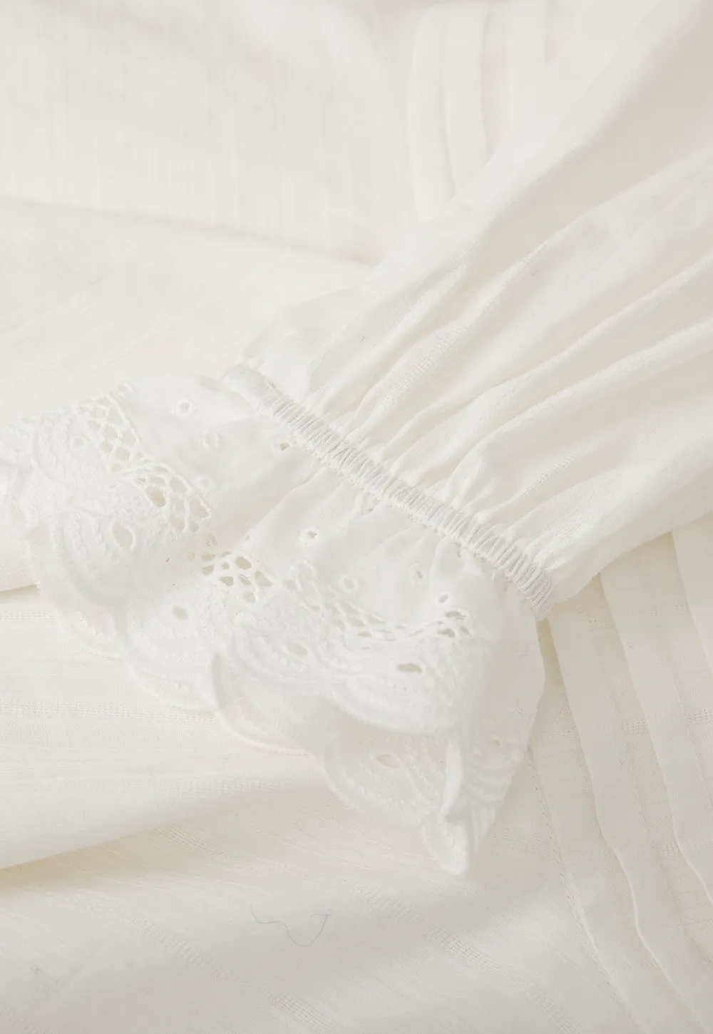 Long sleeve dress with lace collar and tie front