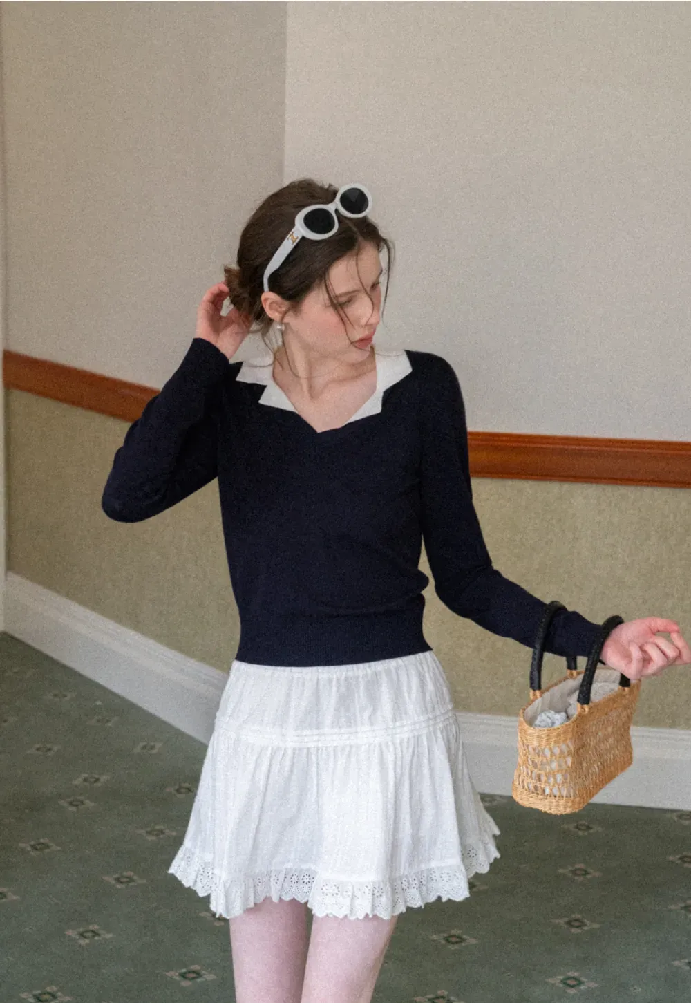 V Neck Knit Sweater with Contrast Collar