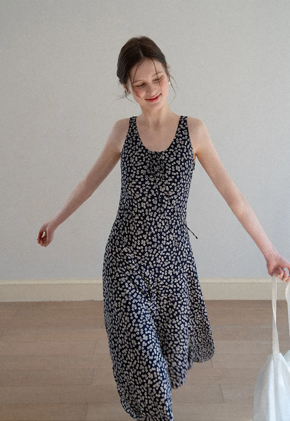 Floral Print Sleeveless Midi Dress with V Neck