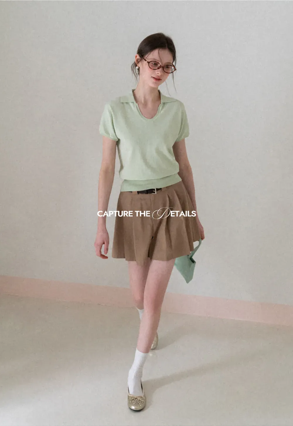 V Neck Short Sleeve Knit Sweater with Collar