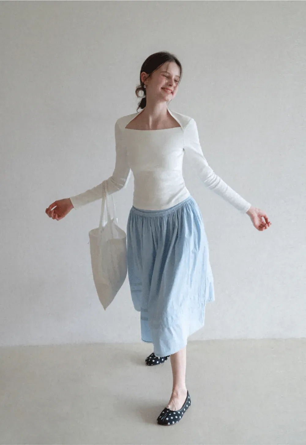 Lightweight pleated midi skirt with elastic waist