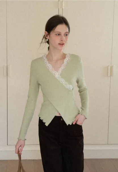 Elegant V Neck Lace Trim Knit Top with Asymmetrical Hem