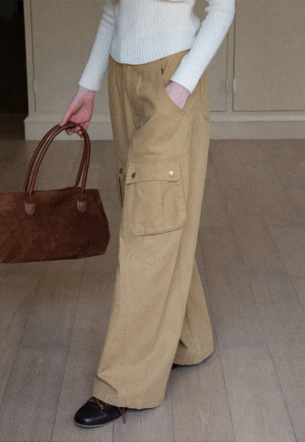 Wide leg utility pants with back pockets and side seams