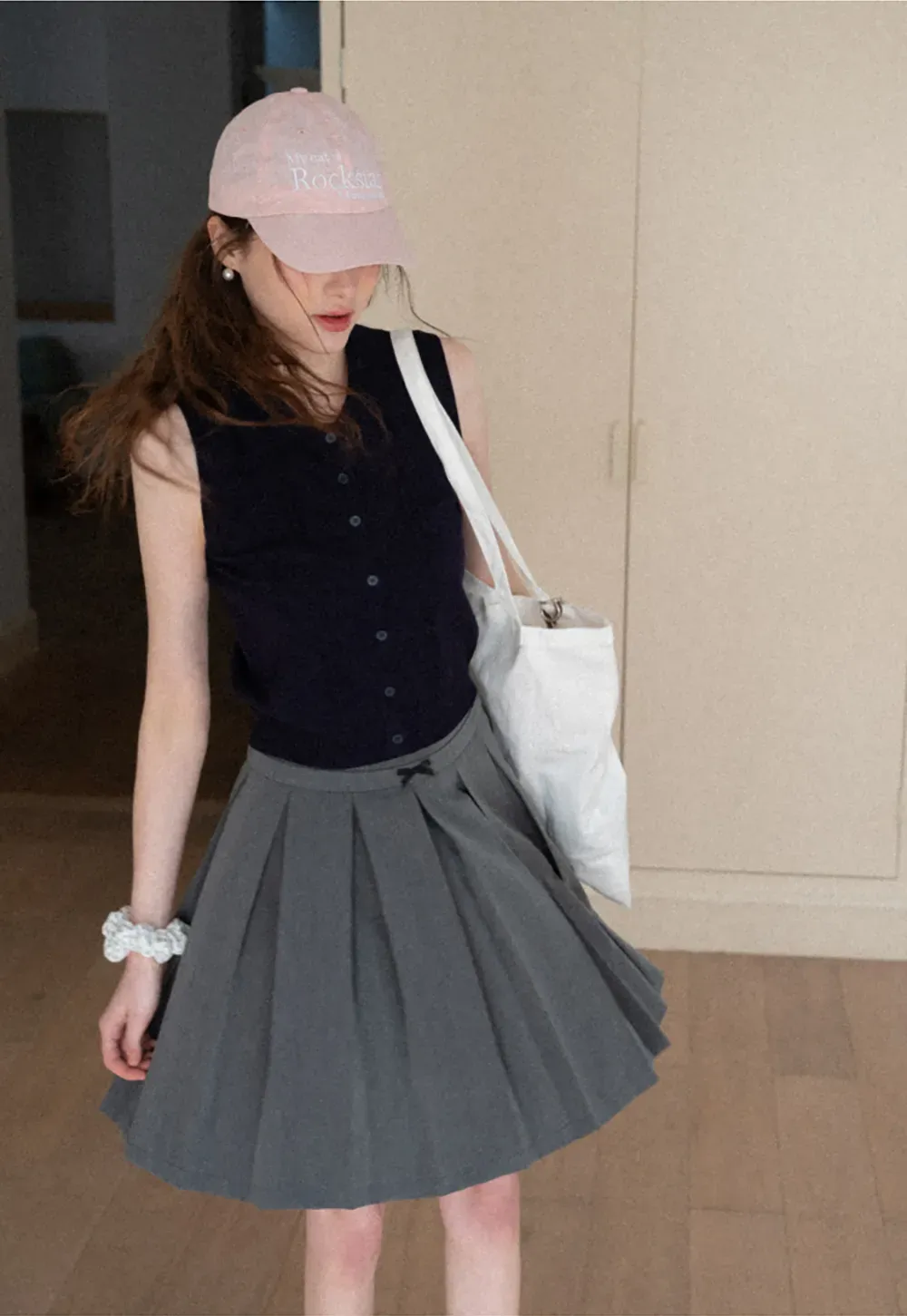 Sleeveless Knit Top with Collar and Buttons