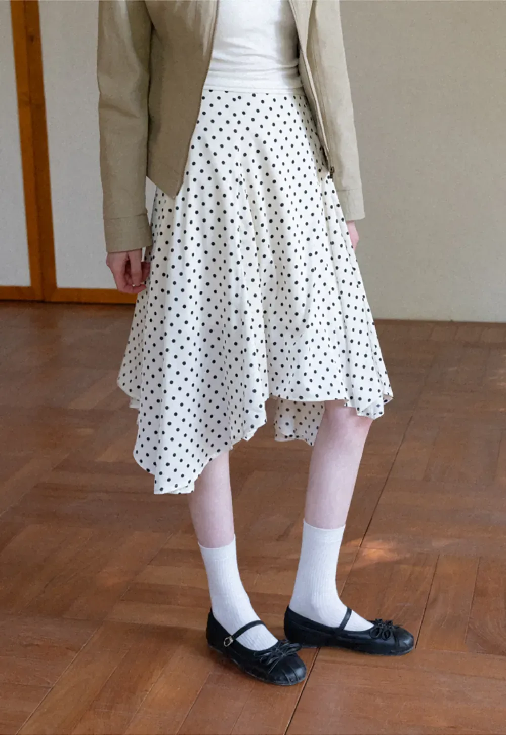 Polka dot asymmetrical hem skirt with pleats