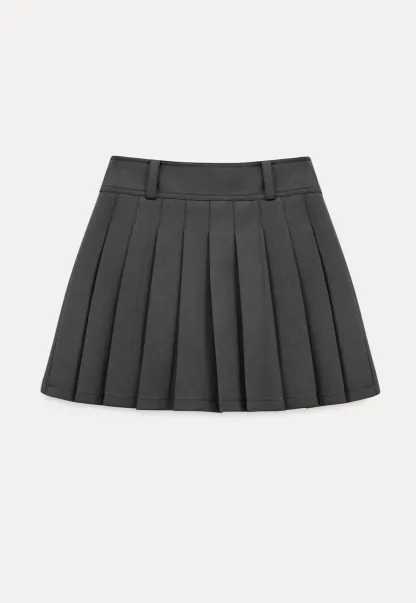 Pleated skirt with high waist and flared hem