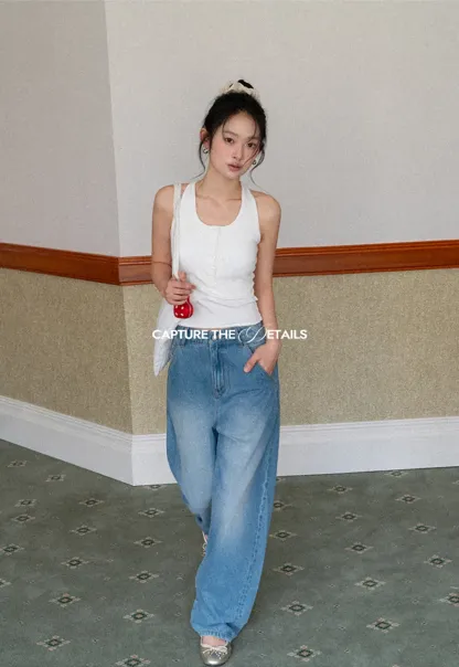 Sleeveless Halter Neck Top with Front Placket