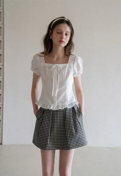 Square neck puff sleeve blouse with ruffle hem