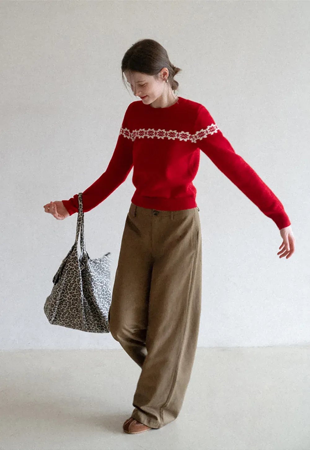 Wide leg casual pants with front pockets and relaxed fit