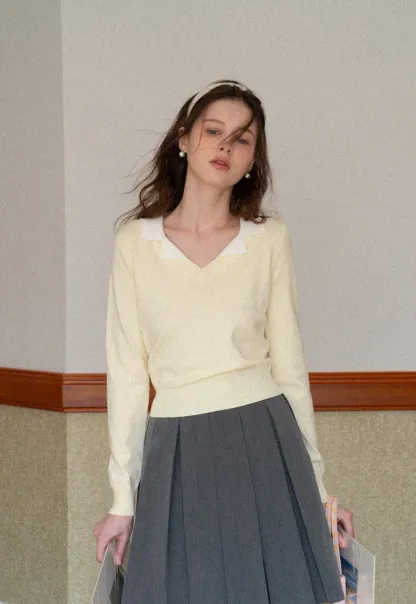V Neck Knit Sweater with Contrast Collar