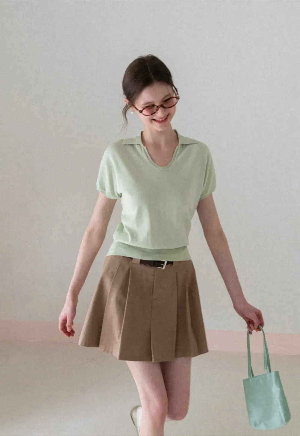 V Neck Short Sleeve Knit Sweater with Collar