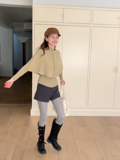 High waist tailored shorts with front pockets and zipper closure