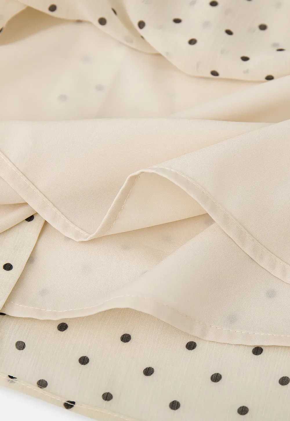 Elegant Blouse with Delicate Dot Pattern and Puffed Sleeves