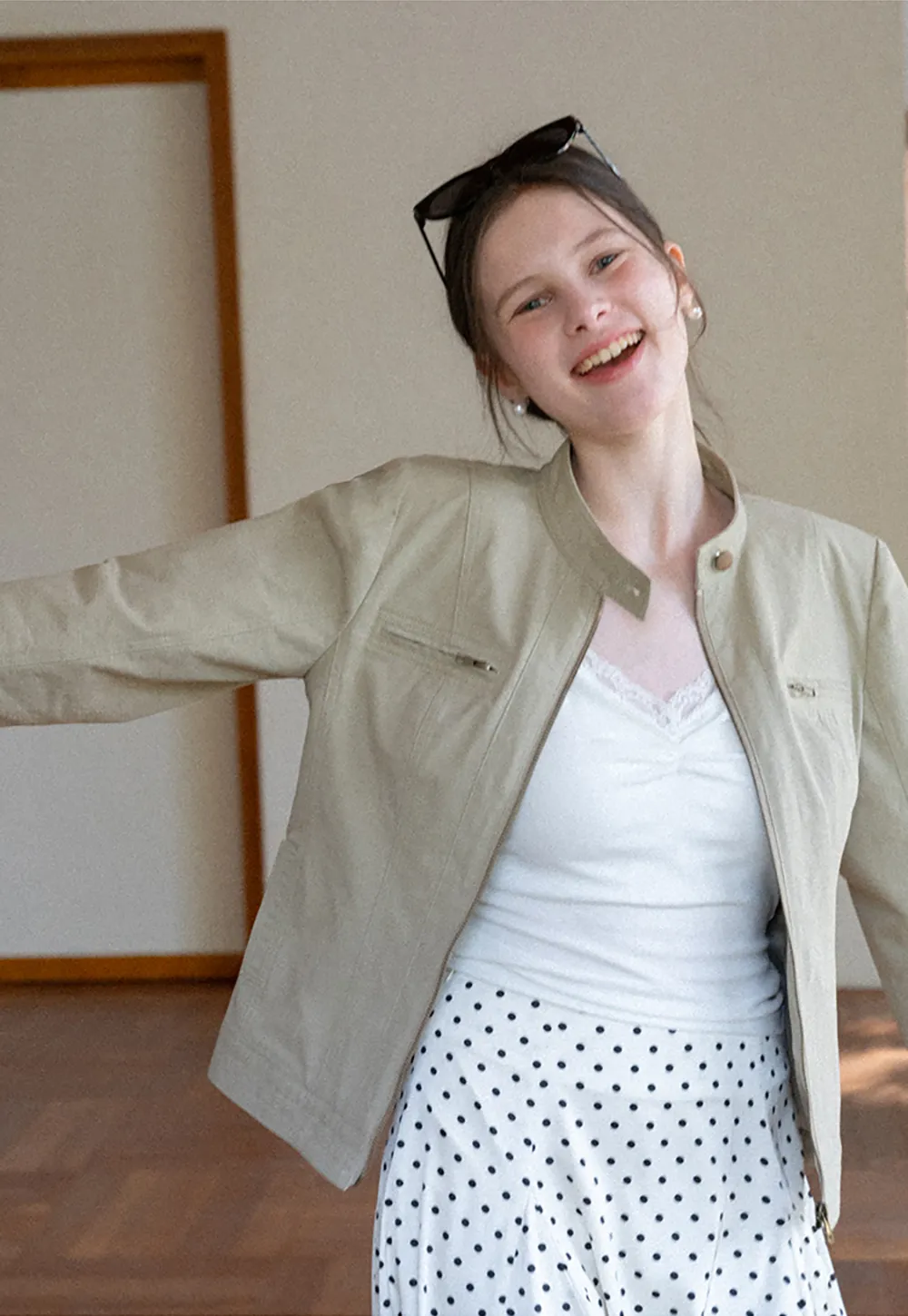 Short jacket with stand collar and front pockets