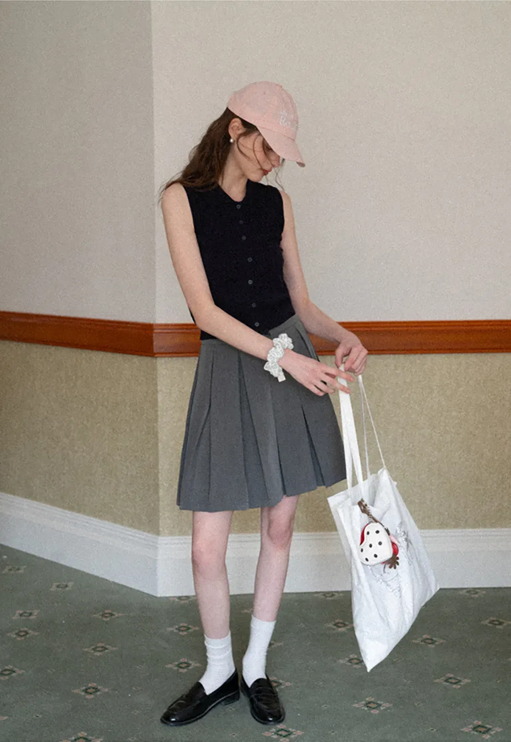 Sleeveless Knit Top with Collar and Buttons