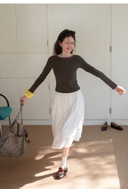 Lightweight pleated midi skirt with elastic waist