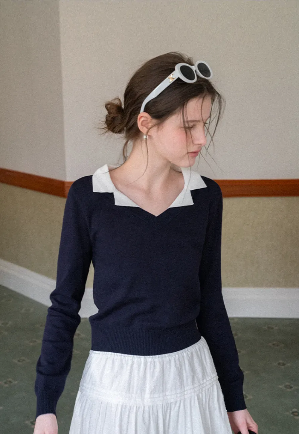 V Neck Knit Sweater with Contrast Collar