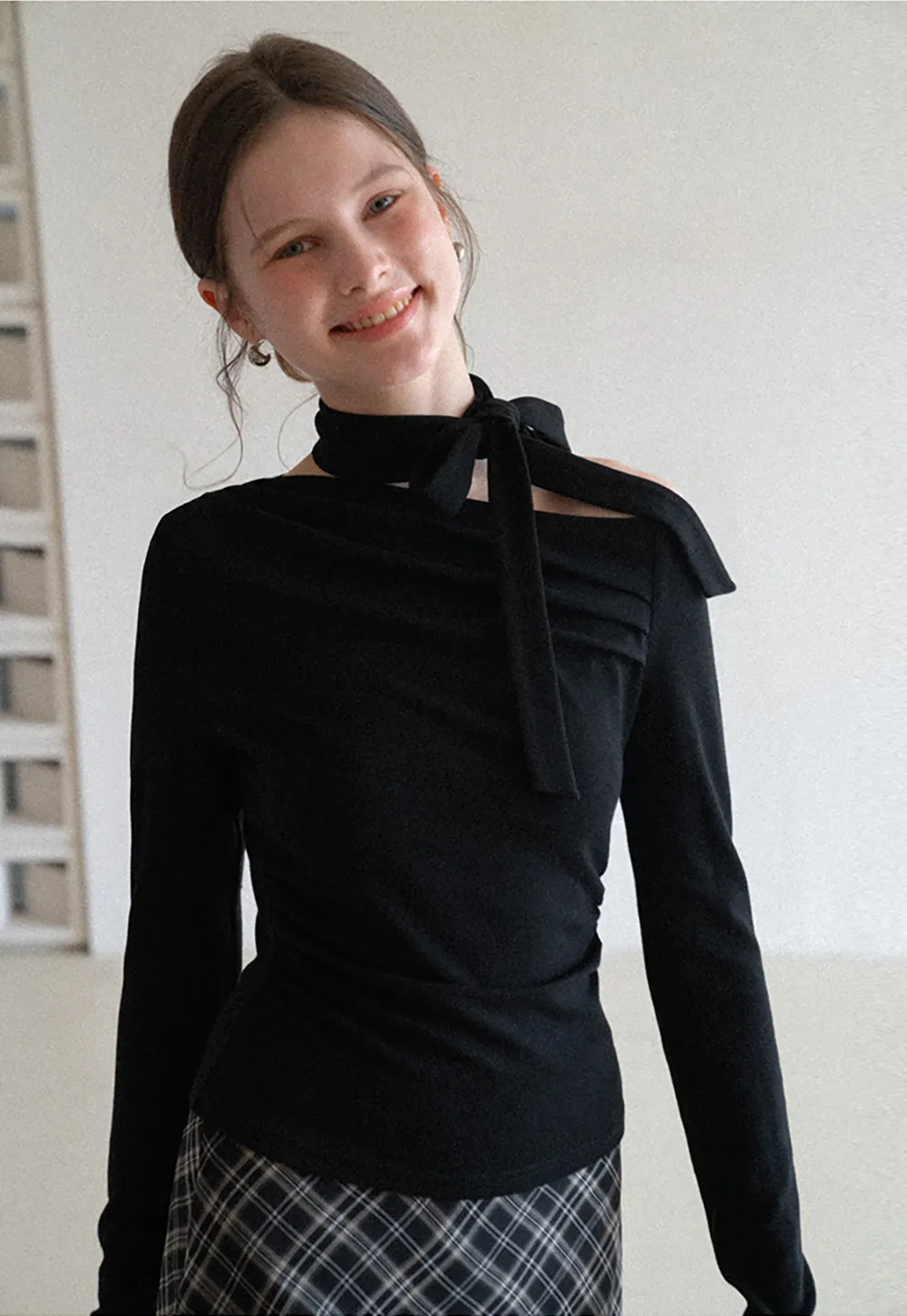 Long sleeve off shoulder top with neck tie detail