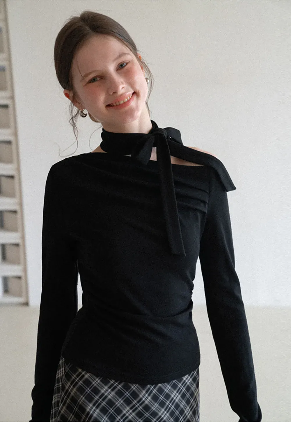 Long sleeve off shoulder top with neck tie detail