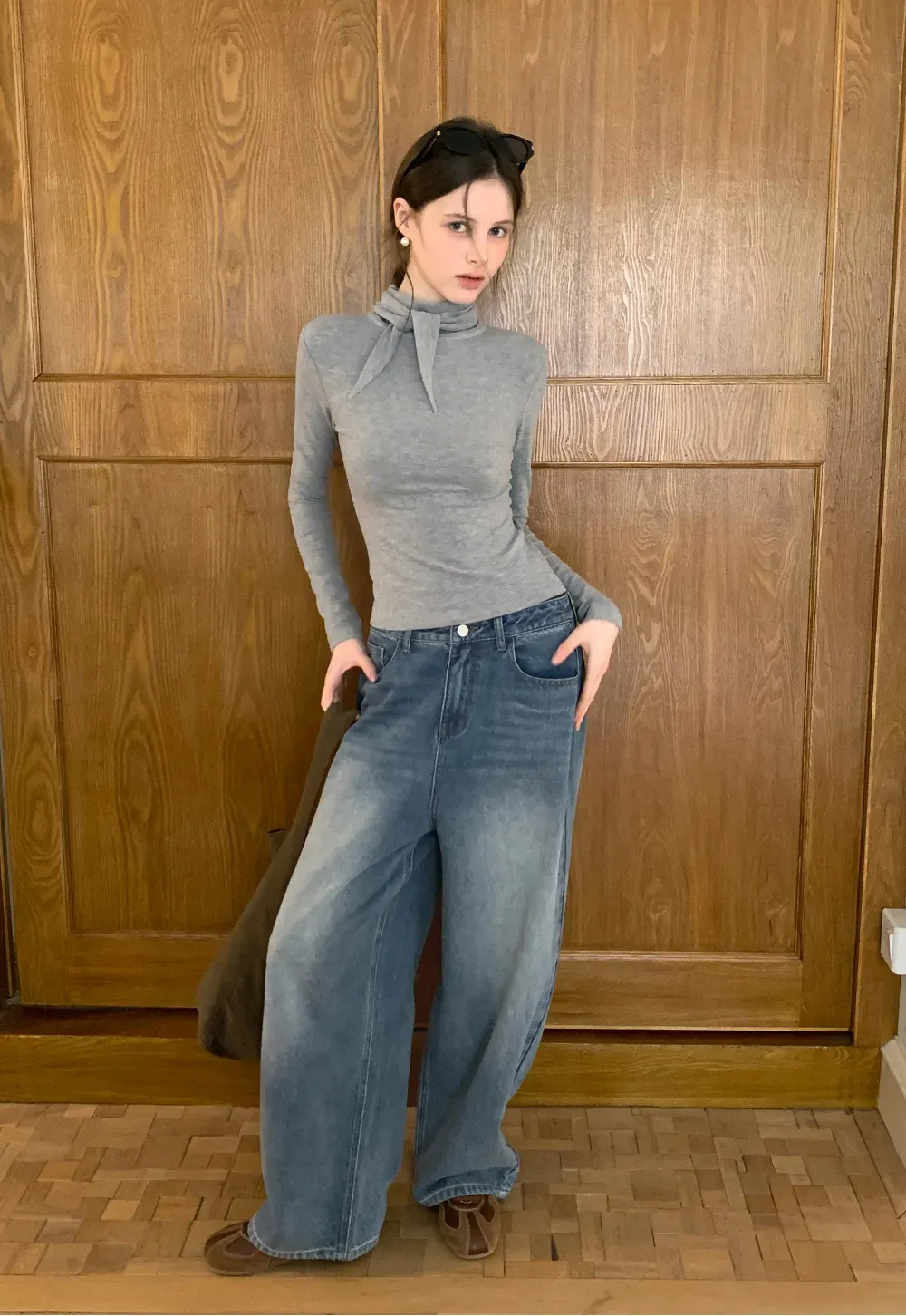 wide leg denim jeans with high waist design