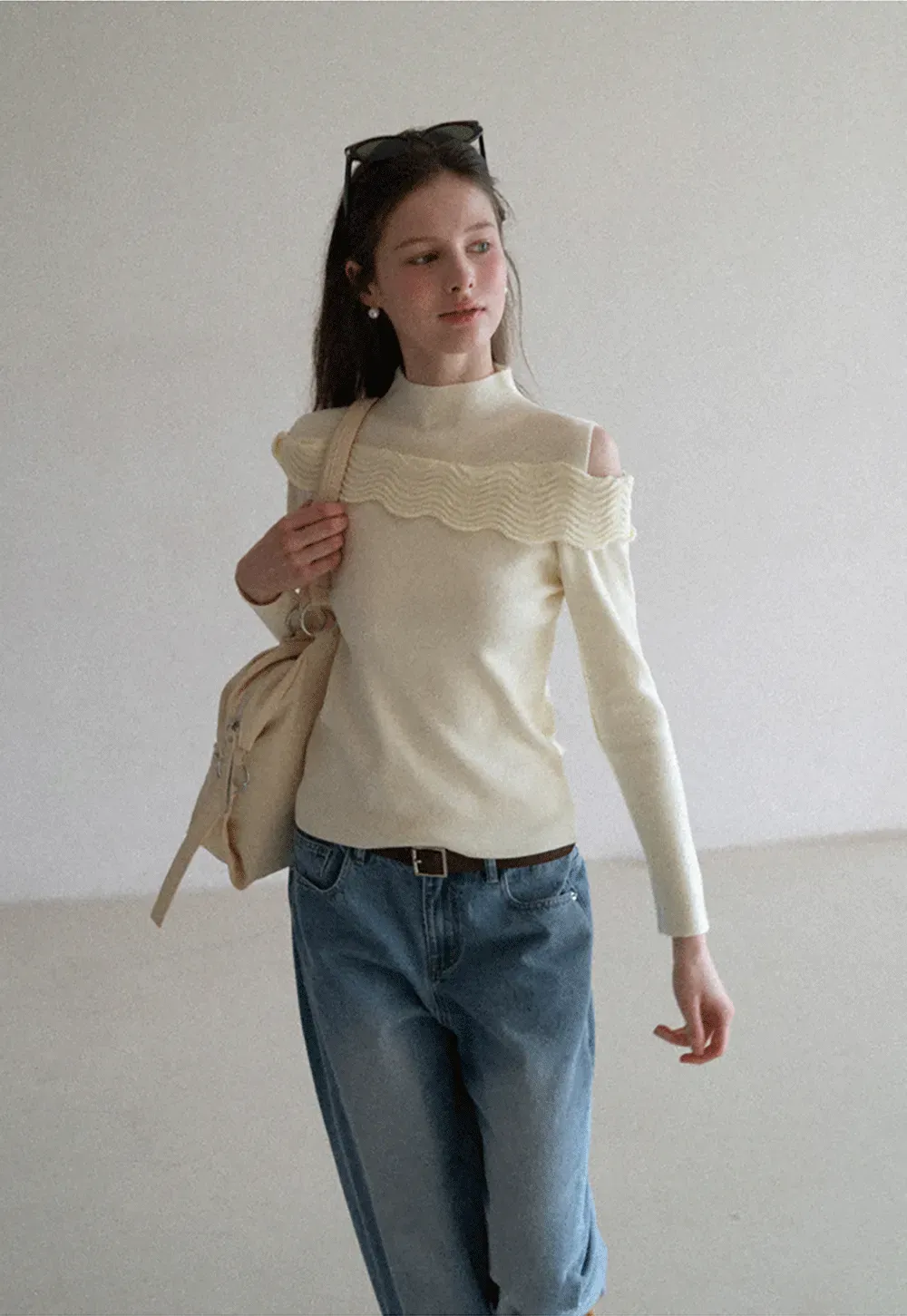 Wide leg denim jeans with high waist design