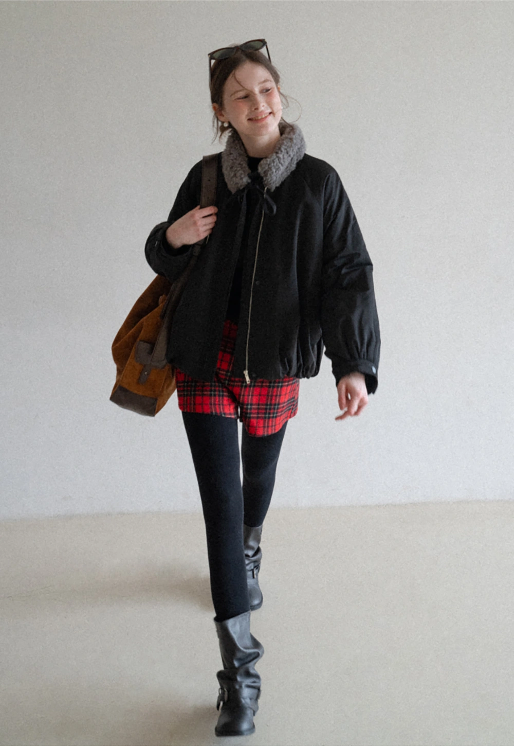 High waist tailored shorts with front pockets and zipper closure