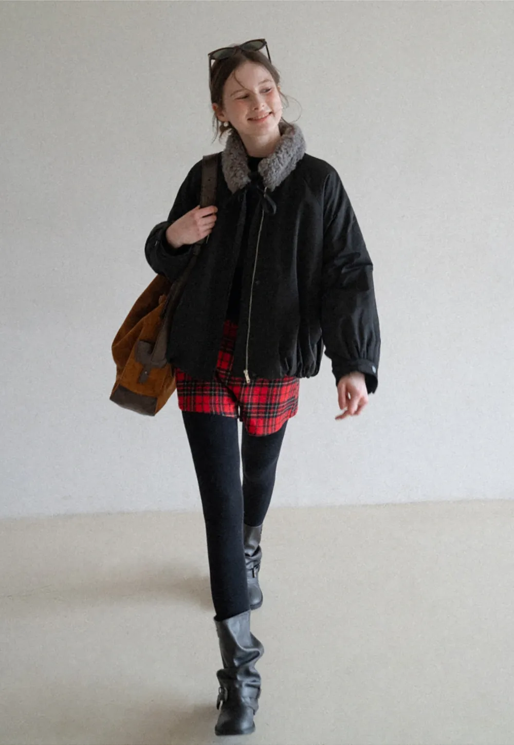 High waist tailored shorts with front pockets and zipper closure