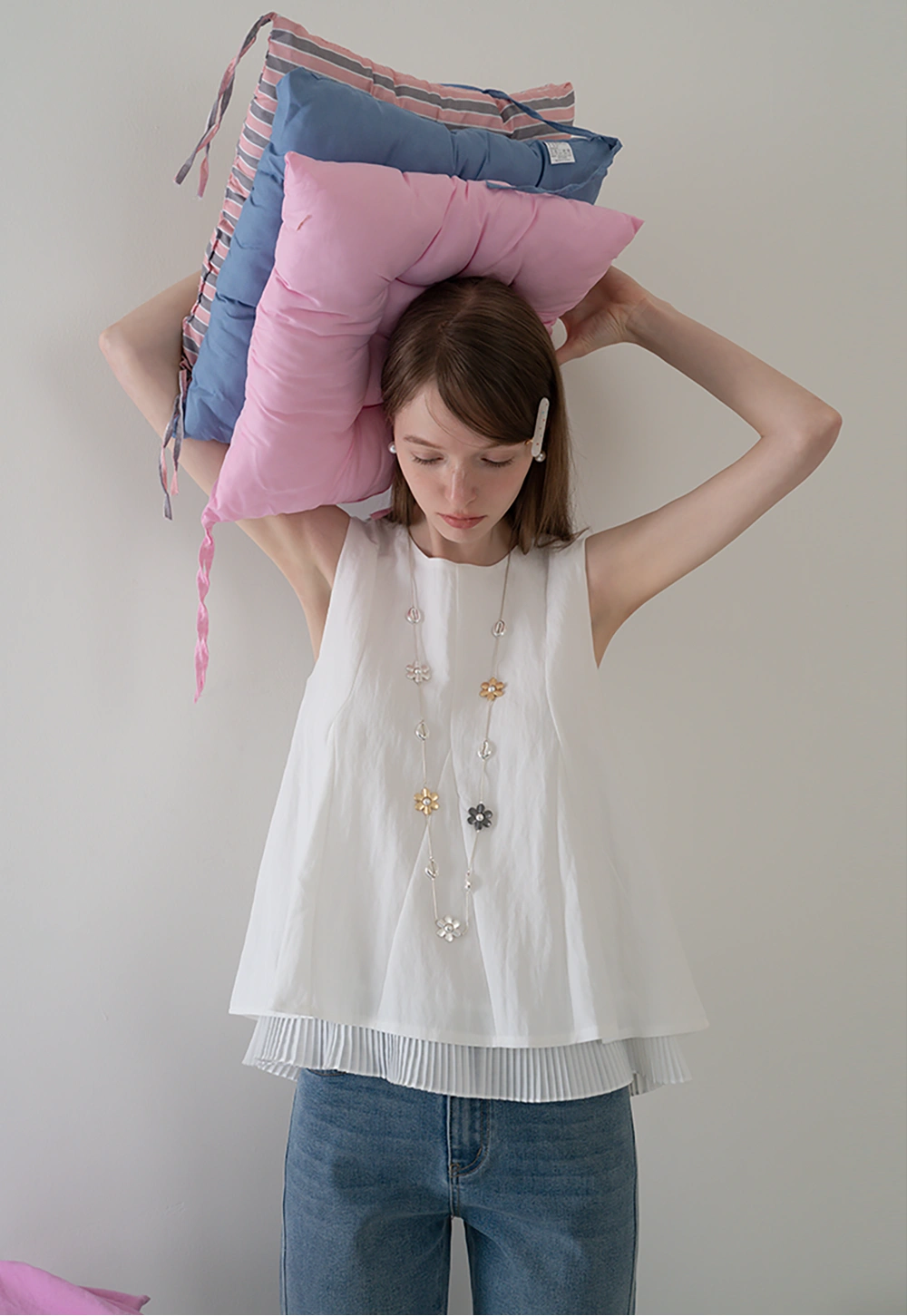 Women's Sleeveless Pleated Hem Blouse