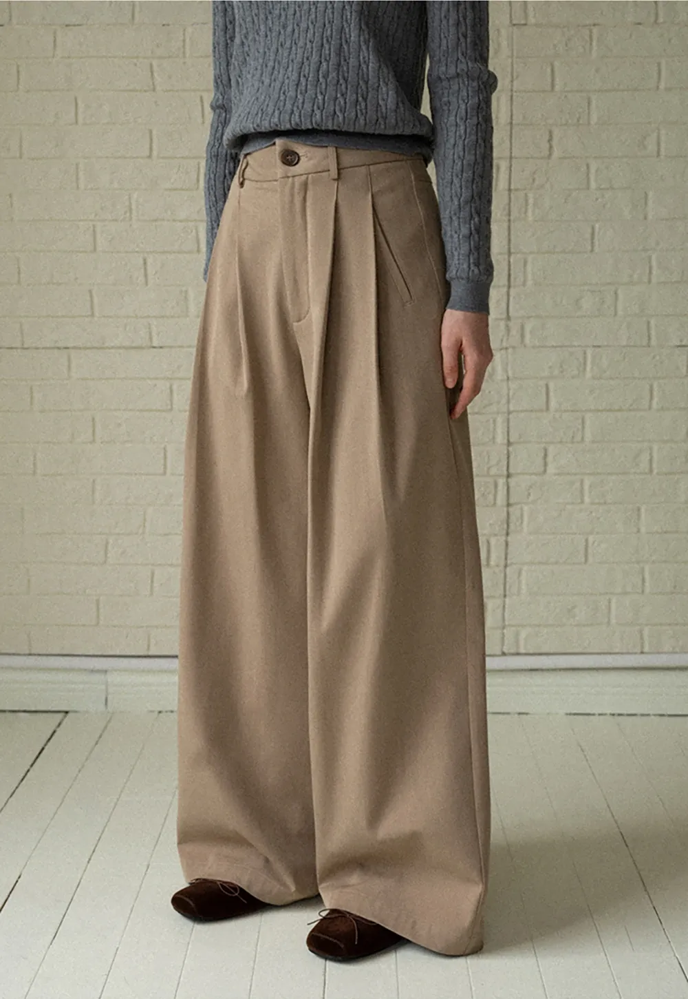 Casual Beige Wide-Leg Pants with Pleat Detail