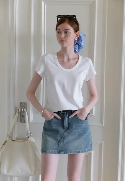 Women’s Basic Scoop Neck T-Shirt