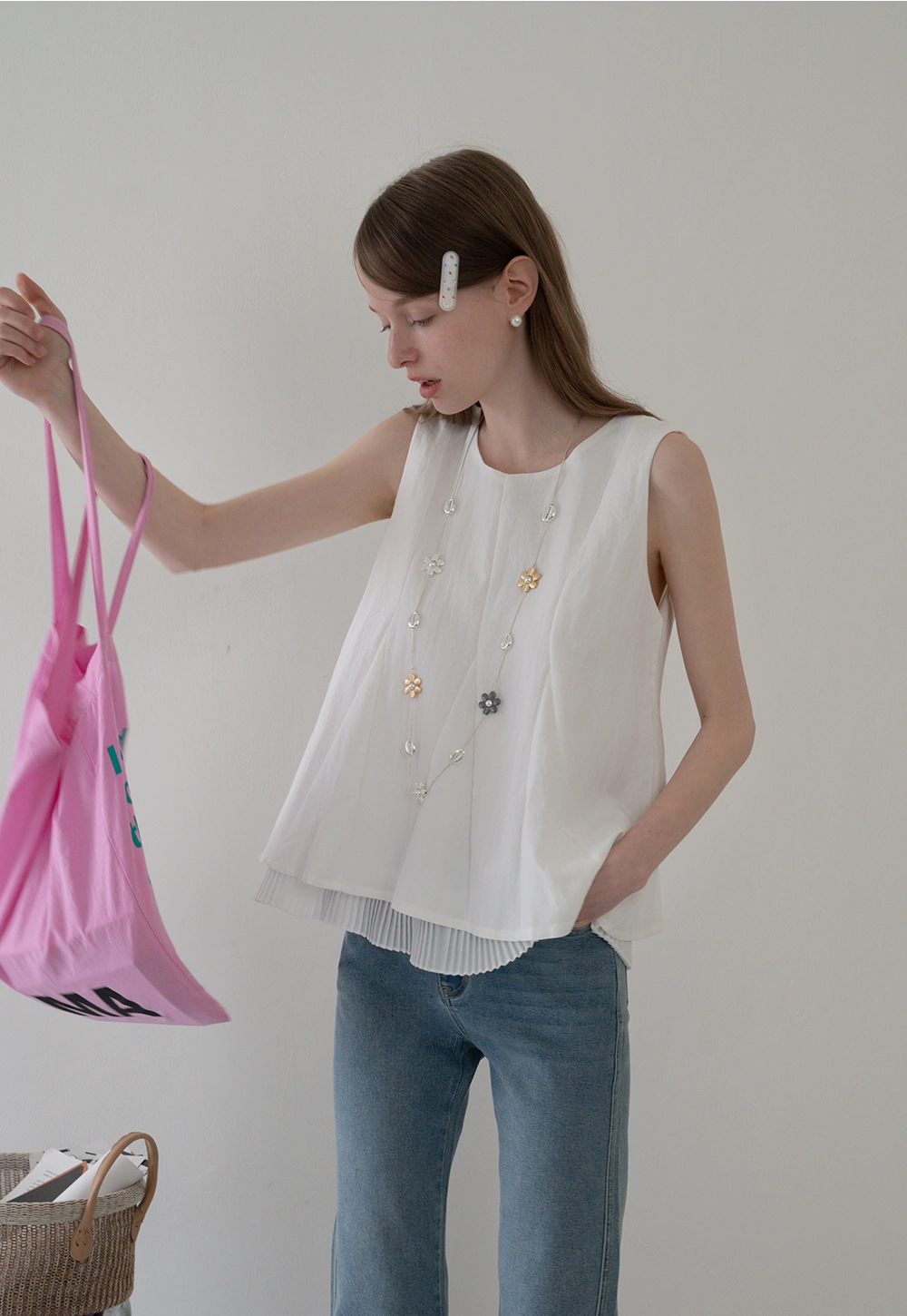 Women's Sleeveless Pleated Hem Blouse