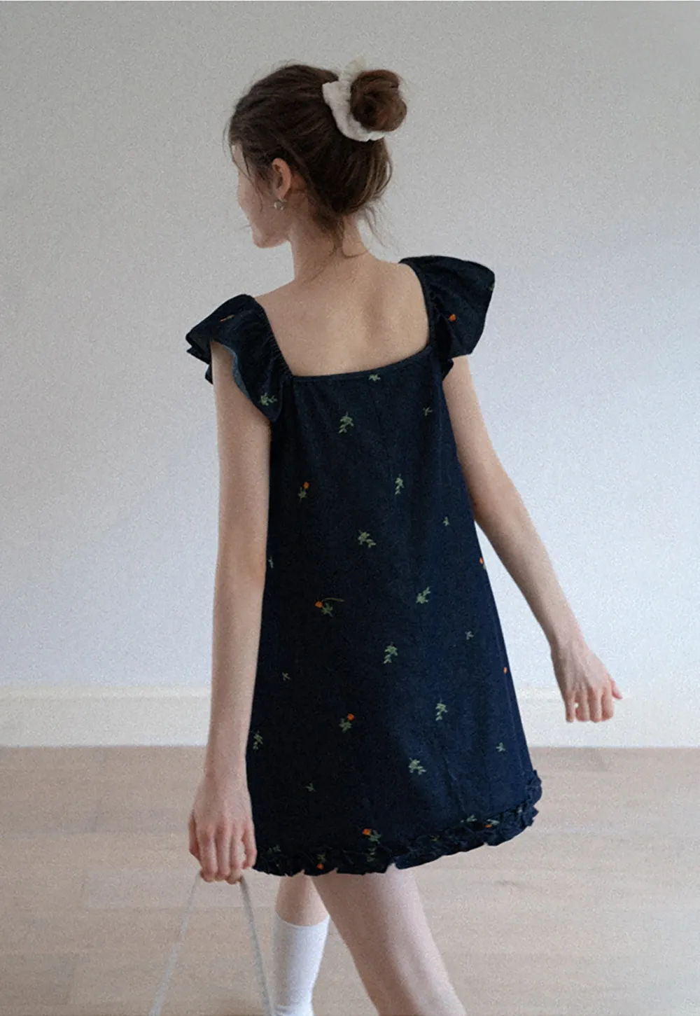 Flutter-Sleeve Floral Tie-Front Mini Dress